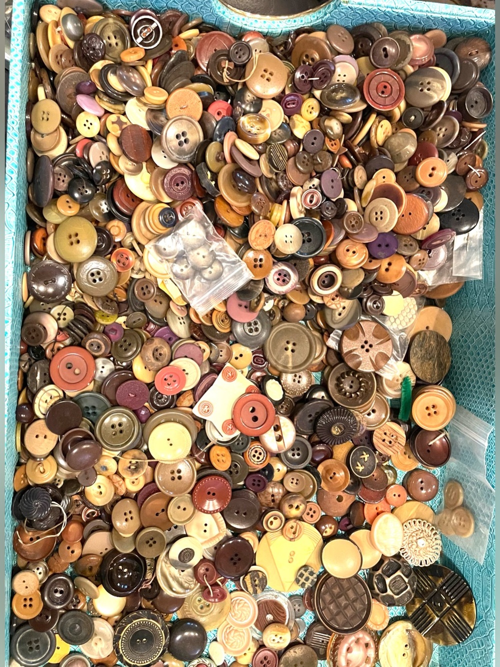 4 Pound Lot of Antique & Vintage Buttons